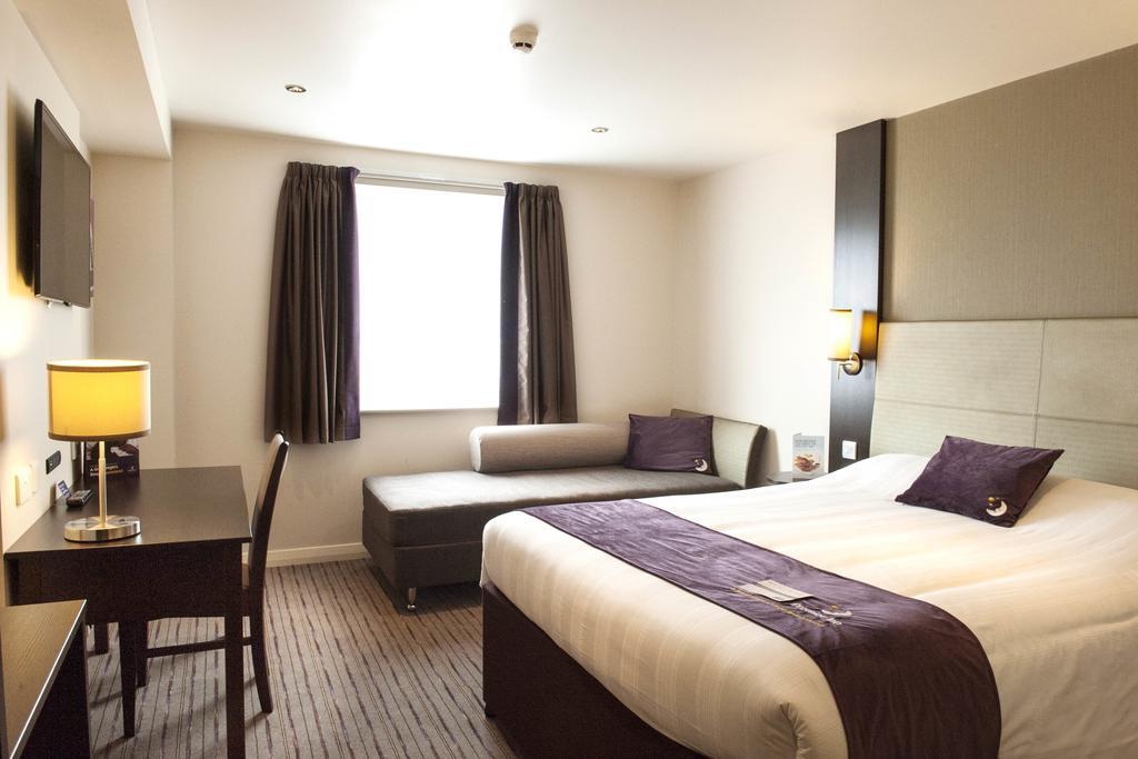 Premier Inn Aberdeen Airport - 다이스 객실 사진